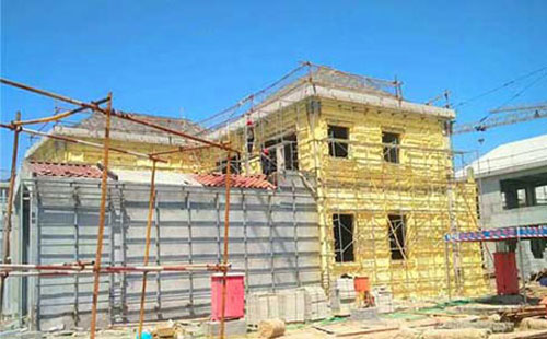 外墻保溫層現場發(fā)泡聚氨酯噴涂案例